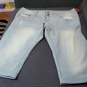 No Bounaries capri jeans